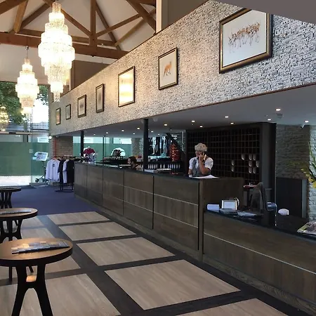 Tracy Park And Country Club Hotel 3*